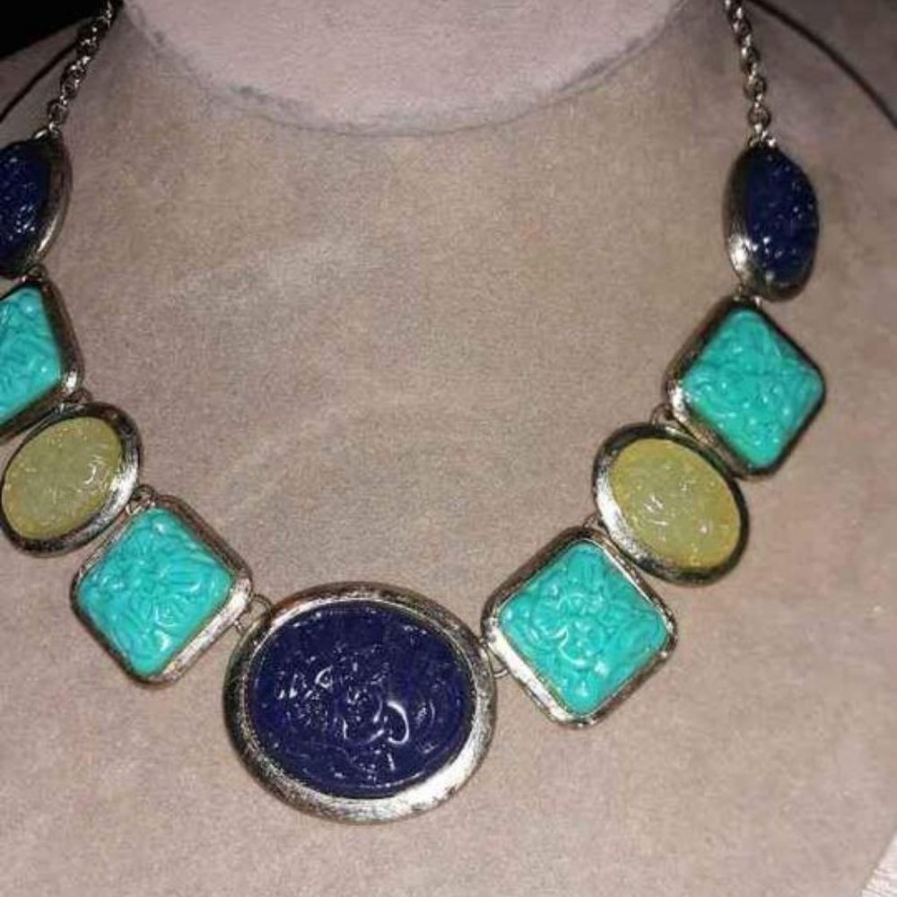 Goldtone and AQUA TEAL YELLOW BLACK UNIQUE carved floral gems necklace vintage